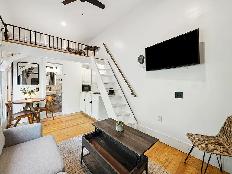 33 1/2 Cannon St #403 — Photo 3