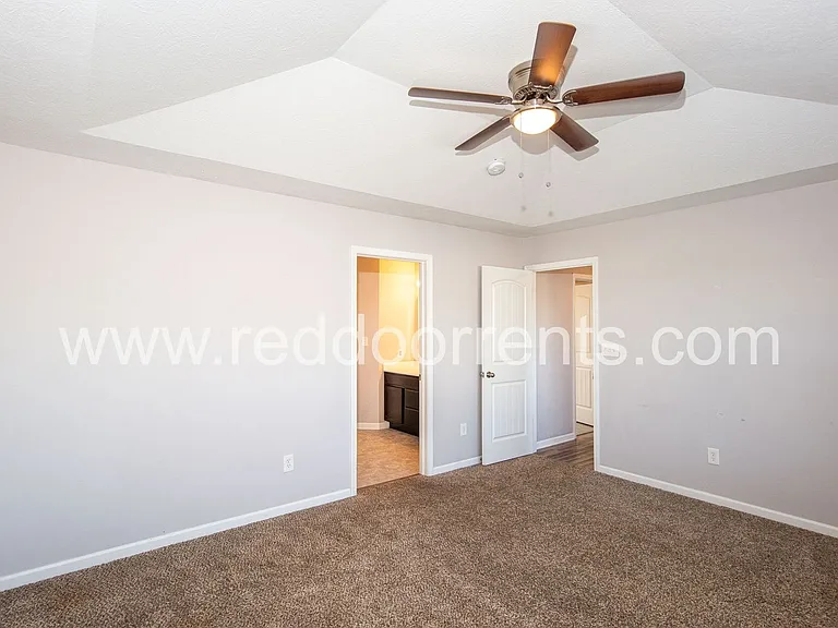 806 Kelly Pass — Photo 17