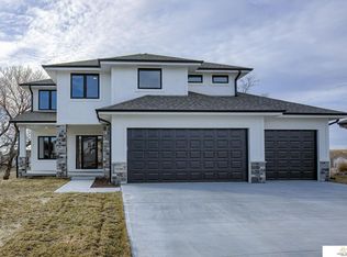 7558 N 173rd Cir, Bennington, NE 68007