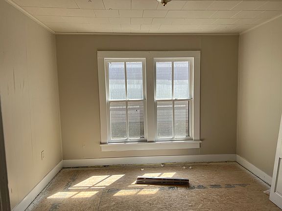 4th image of 1001 S Rose St