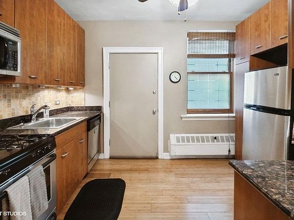 5th image of 630 W Waveland Ave