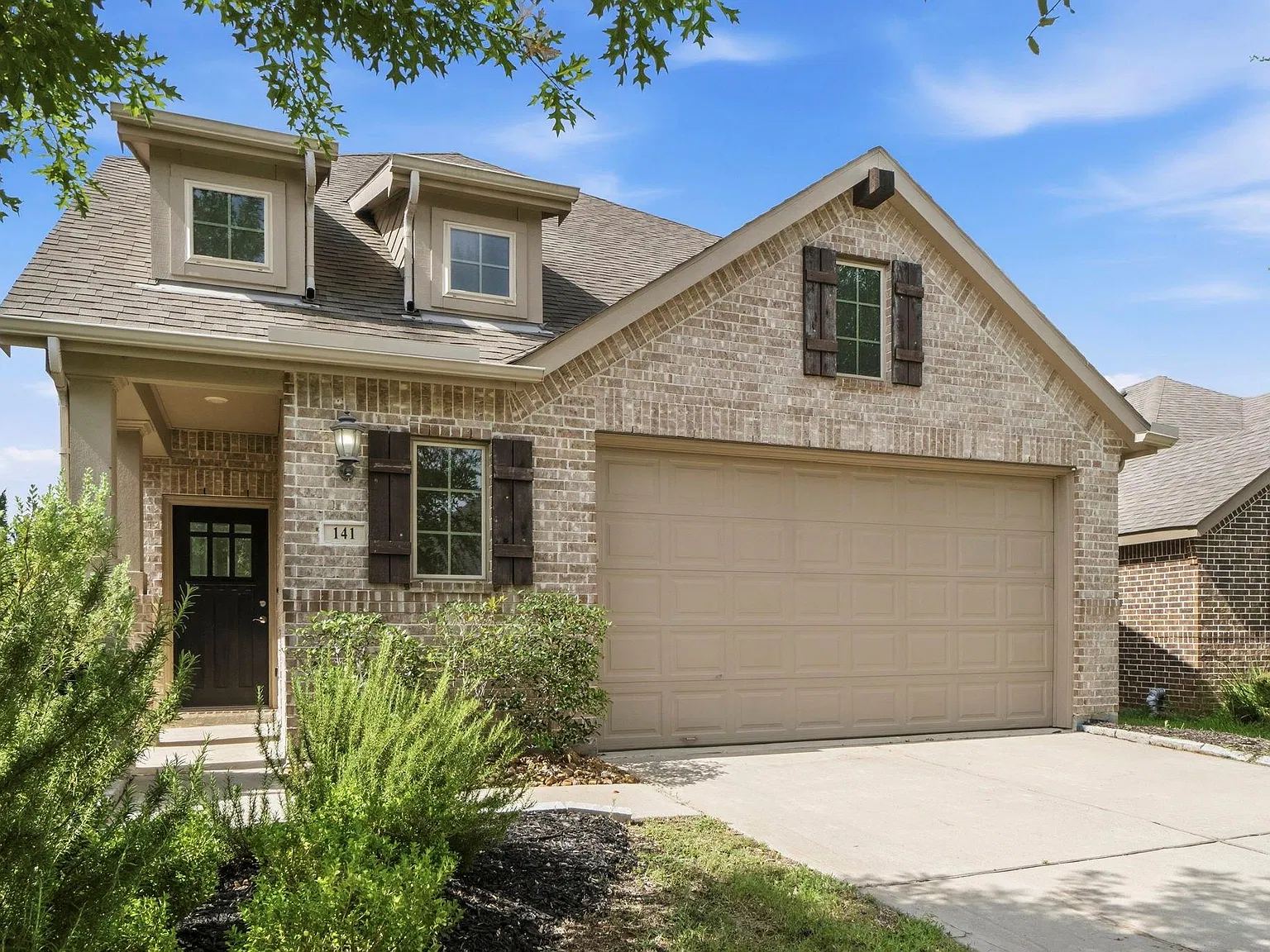 4 bed, 2.5 bath, 2285 sqft, $2,700 — Photo 2