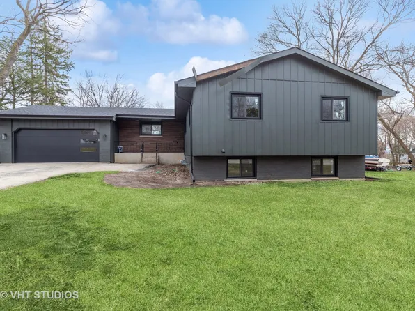 4406 N Riverdale Dr, McHenry, IL 60051