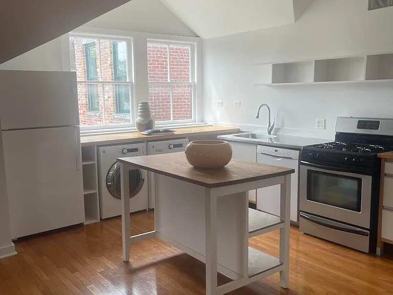 420 Warren St #3R — Photo 7