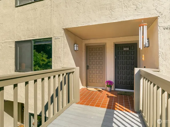 6624 Parkpoint Way NE #D-205, Seattle, WA 98115