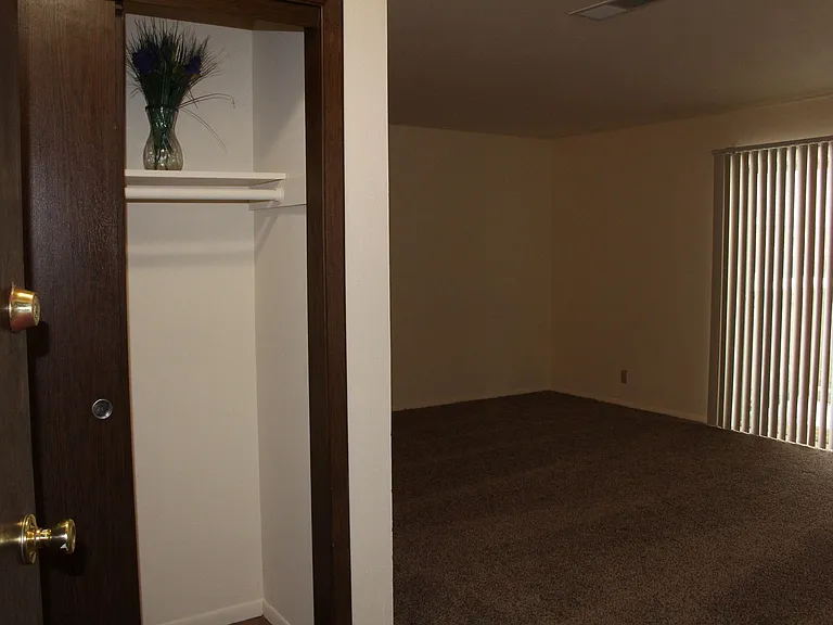 Kimberly Club Apartments — Photo 144