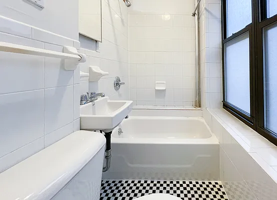 Rented by Kahen Properties | media 9