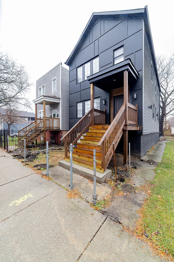 4162 S Wells St photo 1