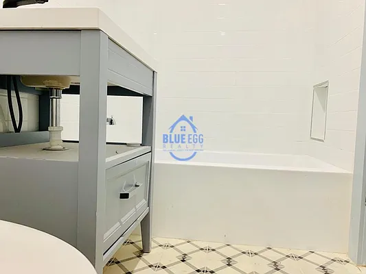 Rented by Blue Egg Realty Corp | media 27