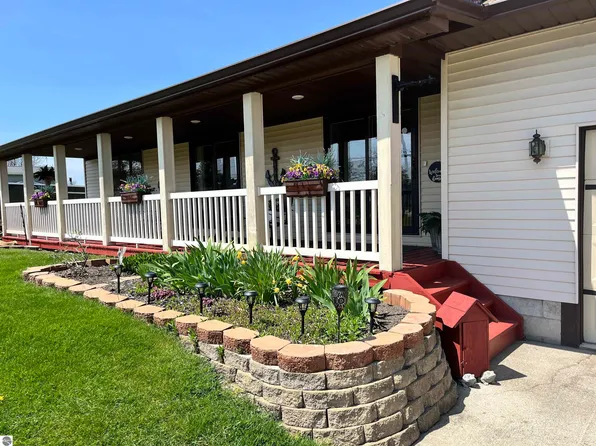 2415 E Bay Ridge Dr, Au Gres, MI 48703