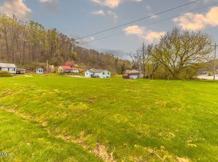 Hen Valley Rd, Oliver Springs, TN 37840