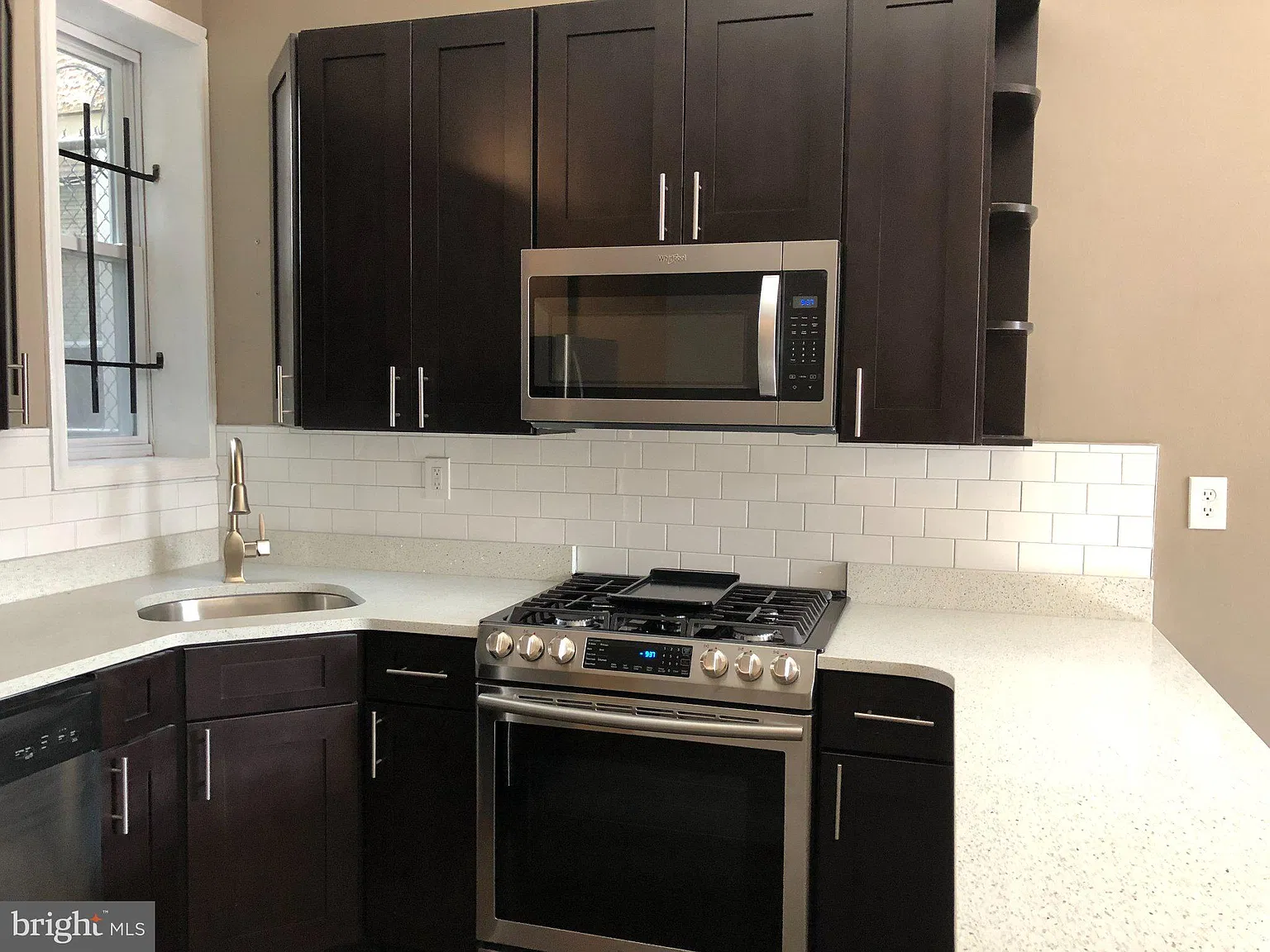 4 bed, 2.0 bath, 2283 sqft, $2,200 — Photo 4