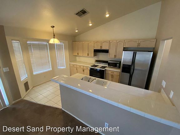 3rd image of 4715 Carefree Dr