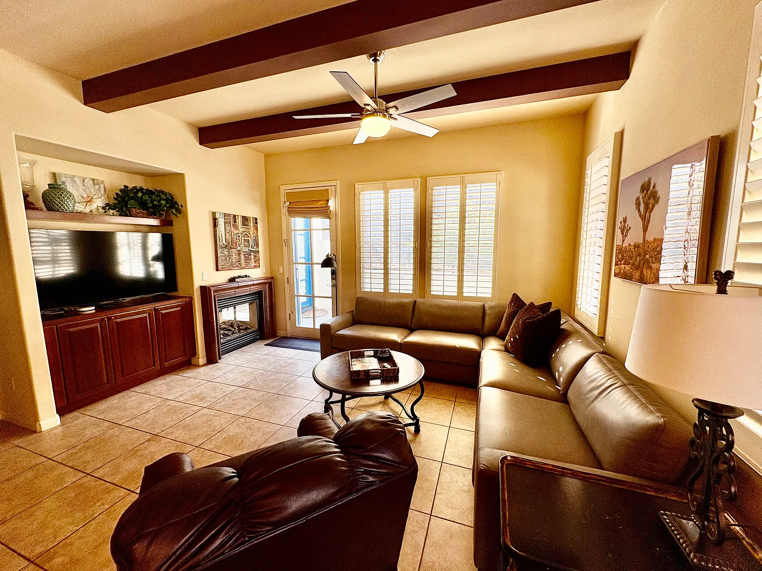 3 bed, 1961 sqft, $6,975 — Photo 4