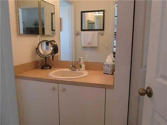 5th image of 5095 SE Mariner Garden Cir