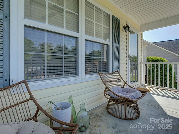 4th image of 1488 Meadow Glen Ln