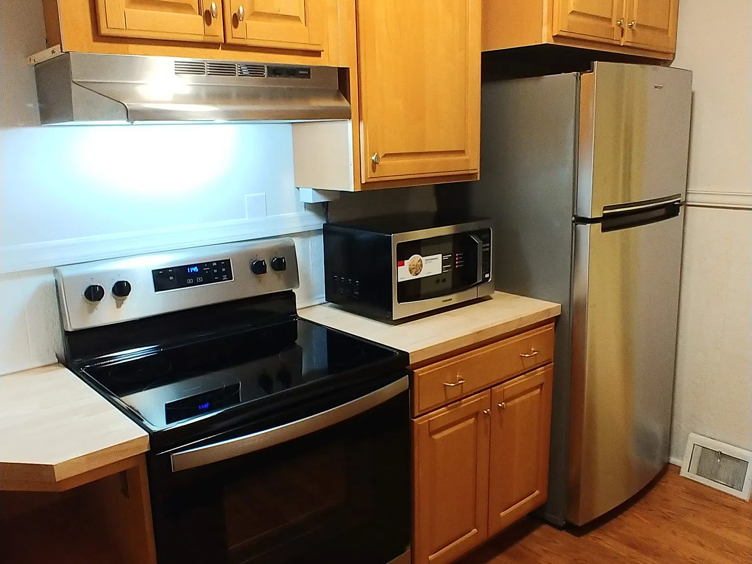 2 bed, 1000 sqft, $1,275 — Photo 2