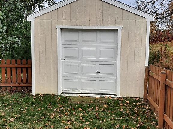 4th image of 852 Brittany Dr