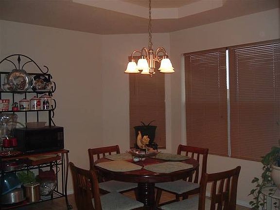 4th image of 2105 Lincoln Ct
