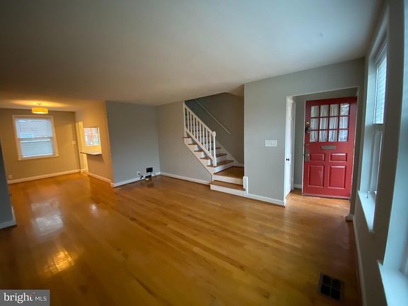 2nd image of 3507 S Wakefield St