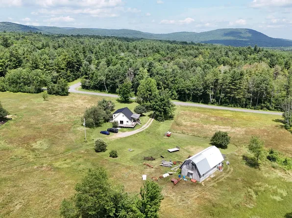 233 Hibernia Rd, Peru, NY 12972