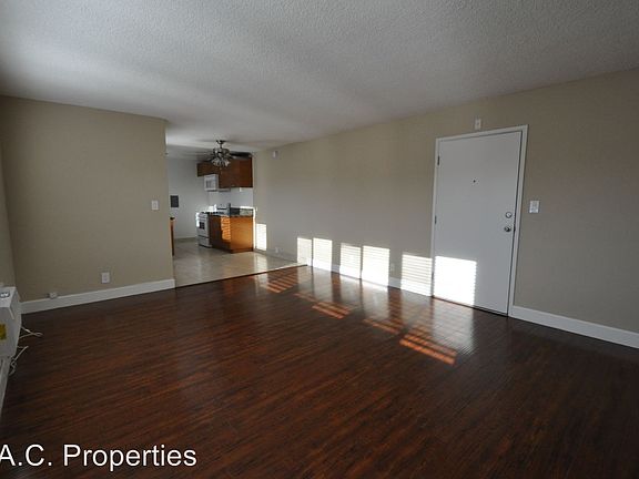 4th image of 14025 Moorpark St APT 23