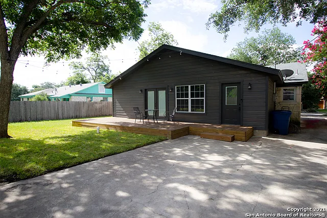245 Calumet Pl — Photo 31