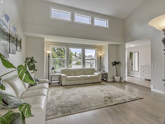 4th image of 2457 SE Willow Dr