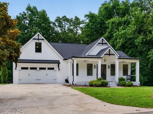 6052 Oak Hill Dr, Flowery Branch, GA 30542