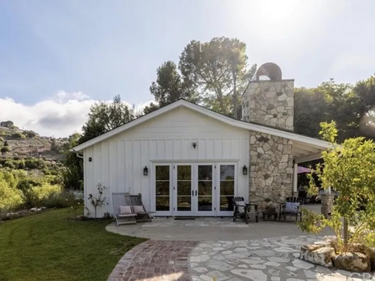 49 Hitching Post Dr — Photo 14