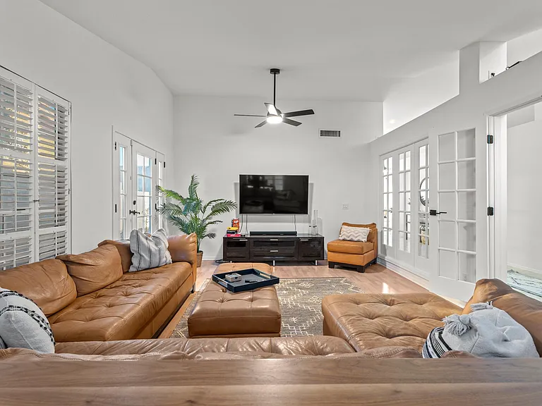 3001 E Redwood Ln — Photo 20
