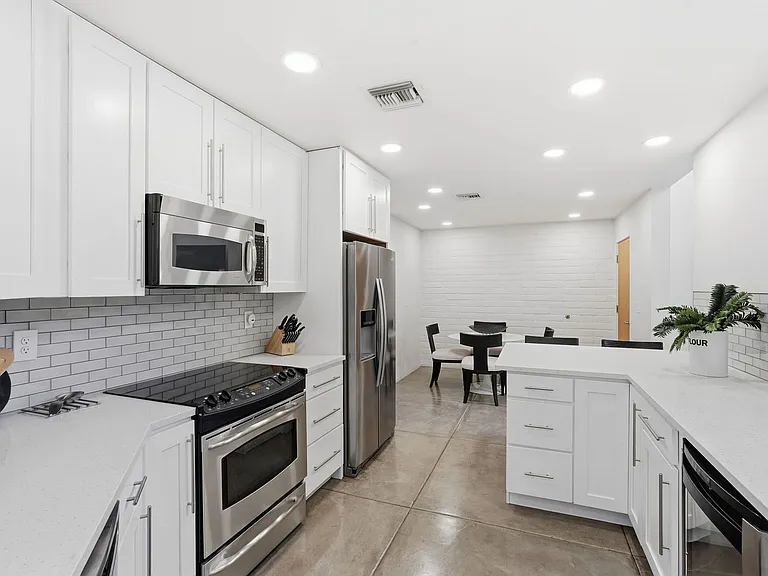 3225 E 3rd St — Photo 18