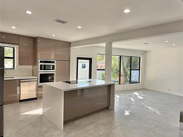 12615 N Miami Ave — Photo 13
