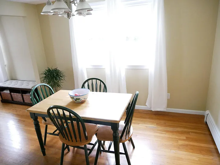 Dining room 2 (overhead light has since been updated)