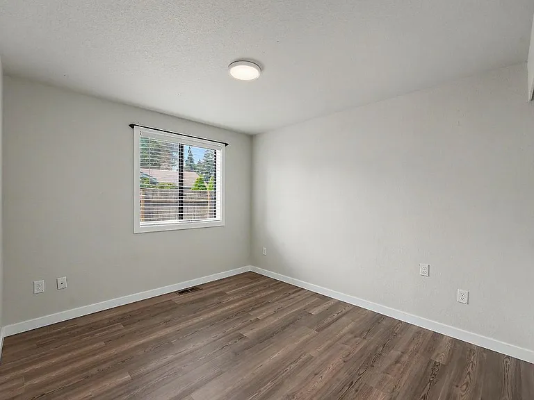 9123 Wendy Dr SE — Photo 32
