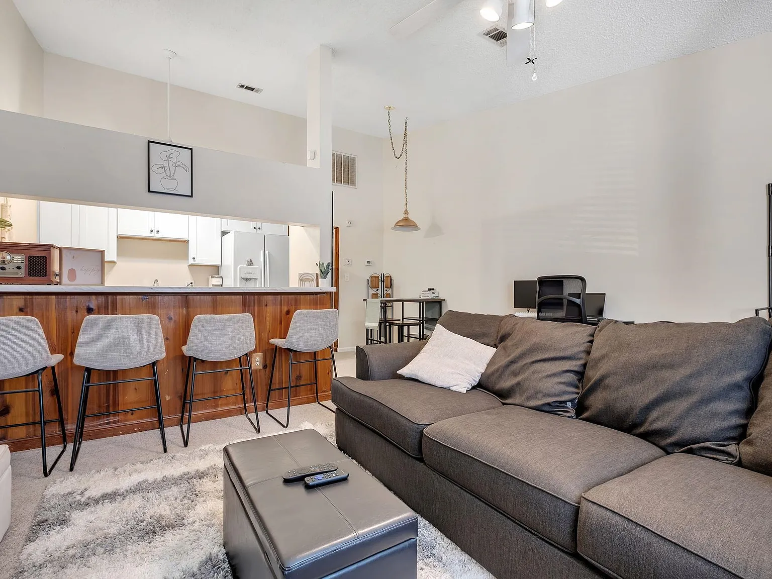 1 bed, 1.0 bath, 640 sqft, $1,050 — Photo 4
