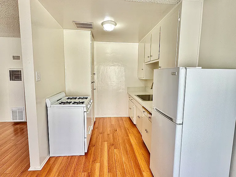 13014 Sherman Way — Photo 20