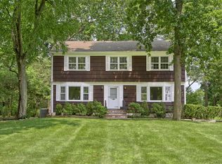 1 Welwyn Ln, Valhalla, NY 10595