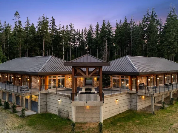 7939 Lenwood Rd, Merville, BC V0R 2M0