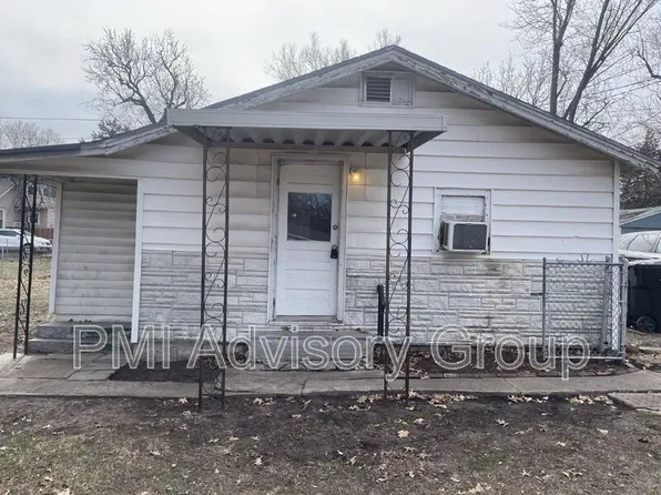 323 1/2 SW Lindenwood Ave, Topeka, KS 66606