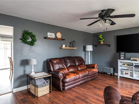 3rd image of 802 Hile Ln