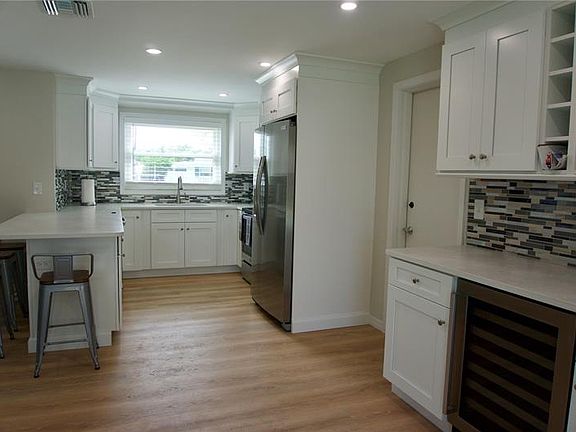 3rd image of 3162 Regatta Cir
