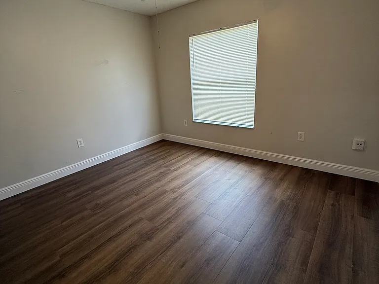 13305 Greenpointe Dr — Photo 21