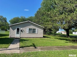 1528 E Pierce St, Macomb, IL 61455