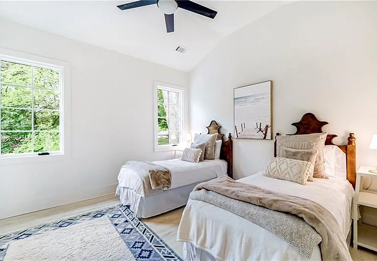 538 Park Dr NE — Photo 42