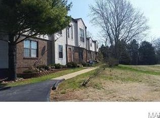 9730 Raintree Village Dr, Hillsboro, MO 63050
