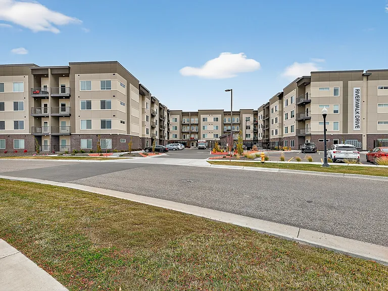 Riverwalk Apartments — Photo 17