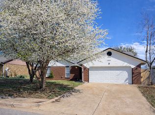 8 S Lockeport Dr, Edmond, OK 73003