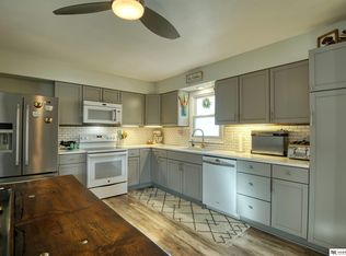 833 N 107th Ave, Omaha, NE 68114