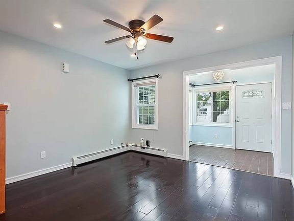 5th image of 11837 152nd St